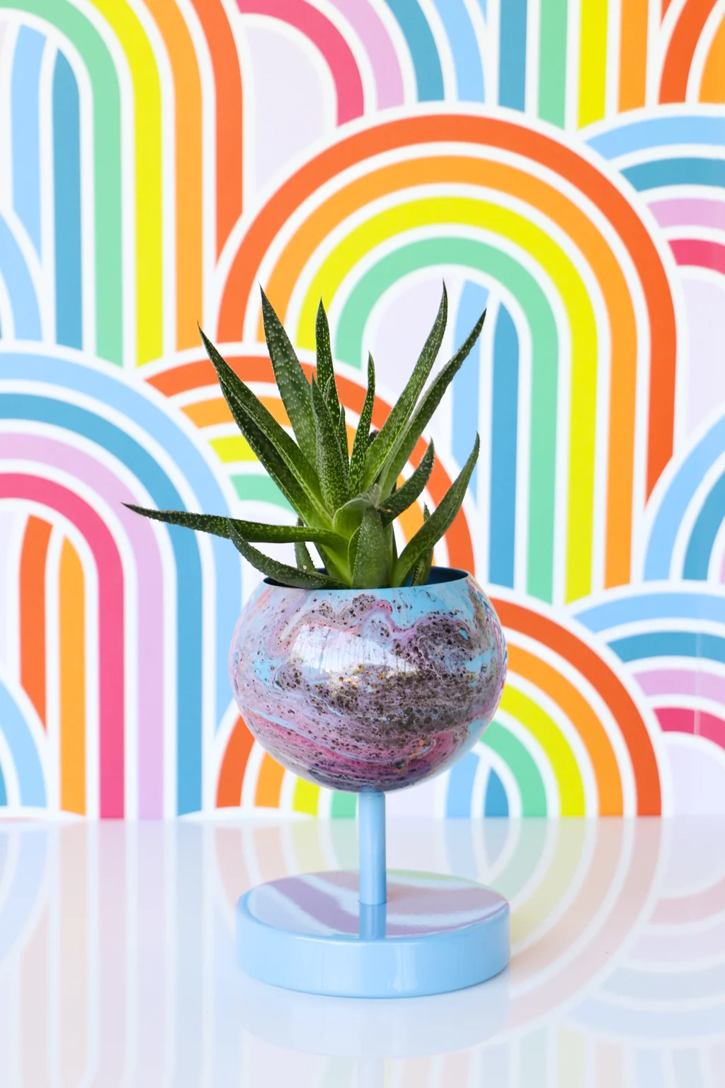 Hydrangea Blue & Pink Marbled Lifted Loa Planter - Image 4